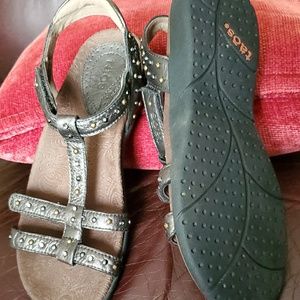 Taos womens "Party Style" Hiking sandals Excellent